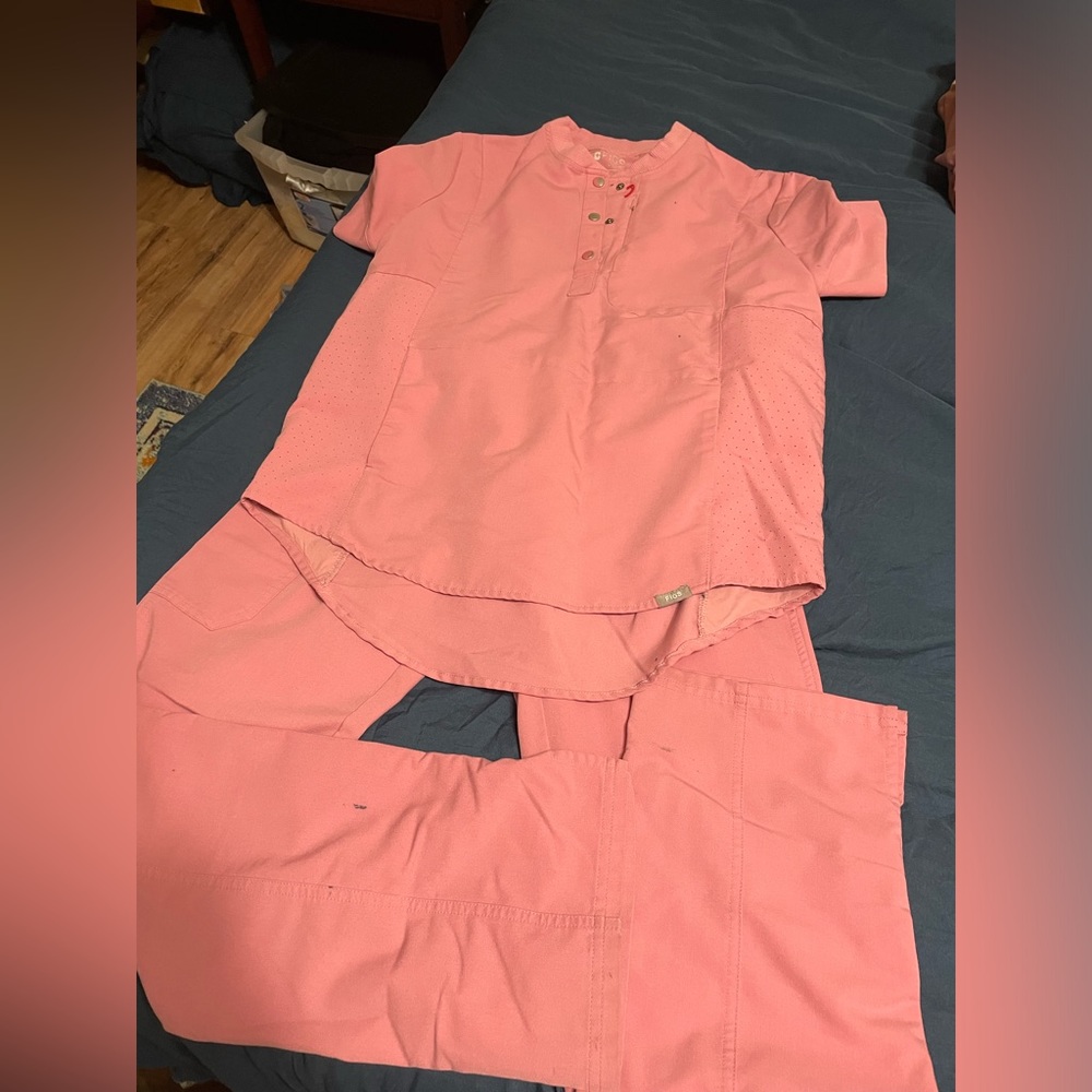 Chalk pink figs set. Small top xs bottom